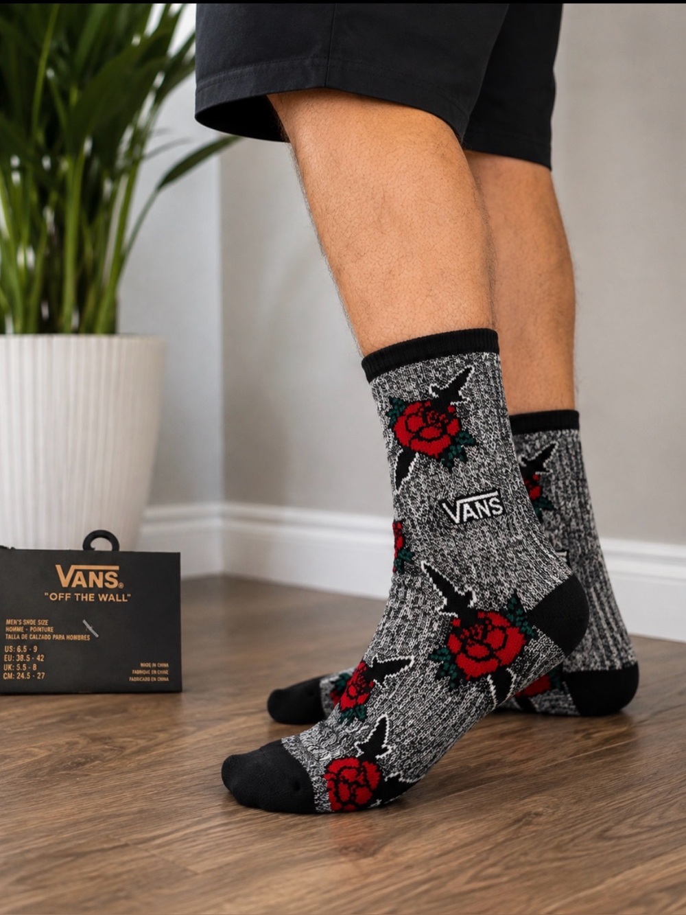 Vans “Off The Wall” Rose Floral Crew Socks NWT Men’s 6.5–9 / Unisex